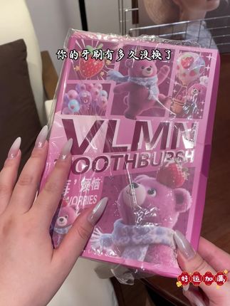 如果你也是总感觉牙齿刷不干净的可以试试这款#巨无霸牙刷 加长加宽的刷头,包裹性更强,刷的又快又干净#牙刷 #好物推荐 加细加密的刷毛能照顾到牙齿的边边缝缝