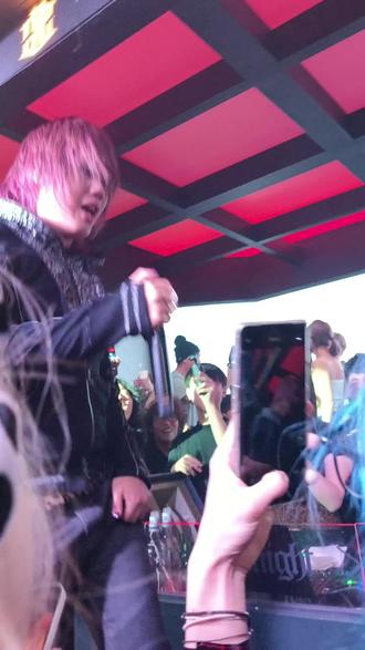 张你手出血了 甩人一手#吉他张#法#索菲亚#沈阳