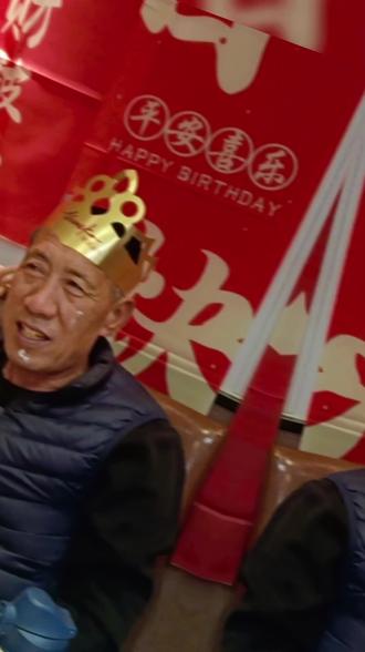 生日快乐老李,谢谢有你的陪伴,使我累了有个肩膀靠靠