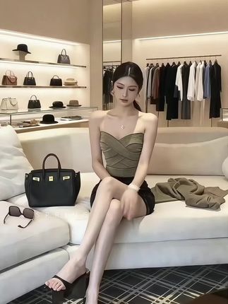 #ootd穿搭 #高级感穿搭 #简约又性感的辣妹穿搭