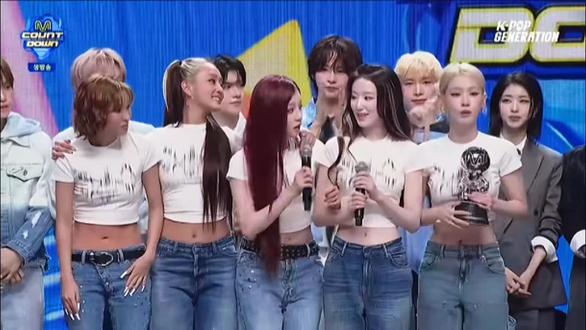 让我们恭喜idle的“mono”打歌成功拿下第一个一位,雨琦还用了中文说获奖感言好感度啊!#idlemono#mono#idle回归#mcd打歌舞台 #宋雨琦