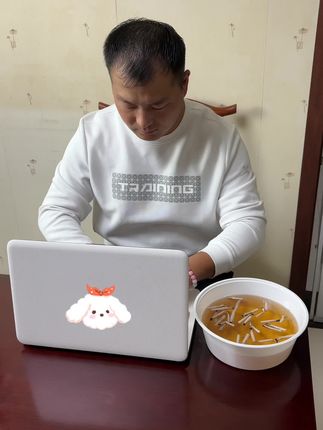 嗨,一次性烟灰缸,淡淡的清香,高端大气上档次,用完直接扔掉,干净又卫生#烟灰缸 #爆款热卖中