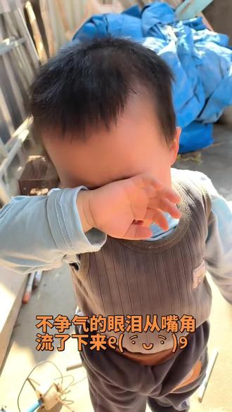 眼泪还没掉,先把可爱值拉满,这波假哭我给满分💯
#音乐灵感推荐 #龙凤胎兄妹#萌娃日常#温馨画面 #点点嘟嘟