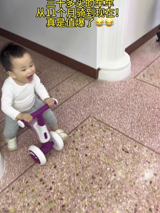 自从有了这车,出门都没要我抱过!😂从十一个月骑到现在,重点是才三十多,简直不要太值了😂#平衡车滑步车 #遛娃神器 #宝妈带娃解放双手 #儿童平衡车