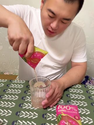 光是看这个颜色就爱了#夏天 #冰镇饮料 #芭乐 #NFC