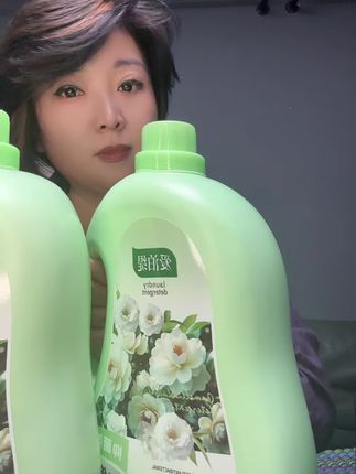 十斤装山茶花洗衣液,持久留香,抑菌除螨。