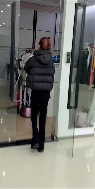 假两件加绒屁帘微喇裤#裤子穿搭 #日常分享 #加绒保暖 #假两件微喇裤 #显高显瘦显腿长