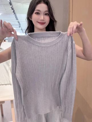 姐妹们,给你们安利一款百搭的打底衫,安迪绒面料软糯细腻不扎皮肤,版型也是嘎嘎好 ,搭配任何外套都很好看。快艾特你姐妹来看看 @ #内搭外穿都好看 #新款衫 #爆款热卖中