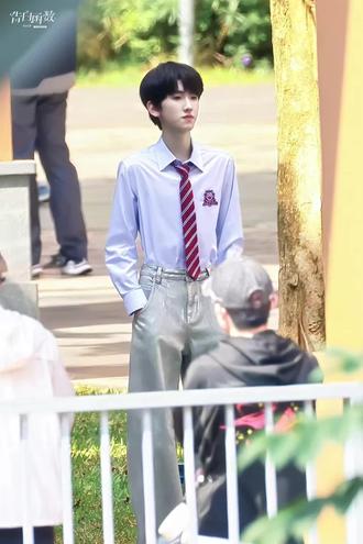 奇奇现在需要我们……大家不要相信舆论……奇奇需要我们需要信任!我们一定要坚强起来,我们是一个大家庭大家一定要团结一心不要相信娱乐!#左奇函#Ai#少年时代2