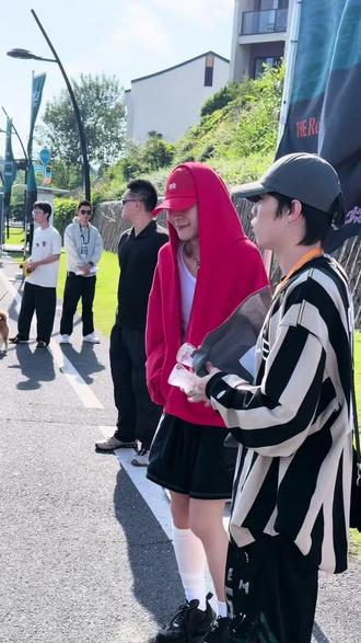 早安个巡首场在哪里 正主@早安没吃饱 表示“忘掉了”,好好好大漏勺变保密局长了 🤣
#早安没吃饱 #早安喝了喝了 #早安孙旸 #rapper早安 #早安