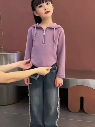 #我要上热门 糟糕是心动的感觉,很难不爱啊,女儿也超喜欢,上身效果嘎嘎好看。#高品质童装 #生女儿就是用来打扮的 #骗你生女儿 #秋冬穿搭