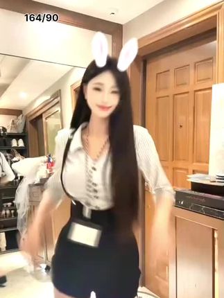 #闪搬#张予曦毕雯珺真拍了红裙抱 #深情眼 #张予曦 #毕雯珺