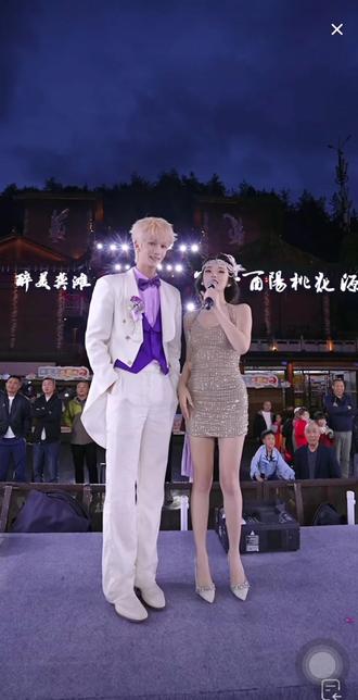我的CP依旧权威 “今天为什么这个造型”
“因为妹妹喜欢小奶狗”
#紫霖 #龙悦 #龙浩天妹妹 #紫悦龙霖 #龙浩天