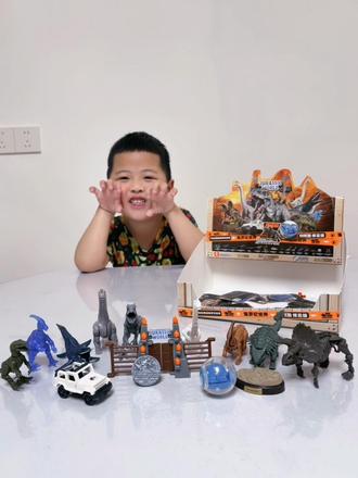 幼儿园的寒假第一天
省妈带娃秘籍之使用积木硬控大法
哈哈哈哈哈也就让花背心乔消停了六七个小时吧
#侏罗纪 #恐龙 #布鲁可 #积木 #盲盒