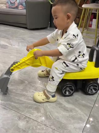 儿童挖掘机玩具车工程车挖土机多功能滑行车带音乐灯光360度旋转#挖掘机 #儿童挖掘机玩具