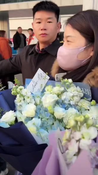 欢迎海莉姐又来奉节玩儿,王队已经接到海莉姐了,马上赶回奉节看小眼妹和干女儿#索图大舞台 #海莉 #小眼妹 #直播录屏分享 #上热门