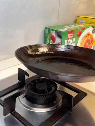 越用越顺手的老式铁锅,几十块钱便宜好用#老式无涂层煎锅 #家常豆腐