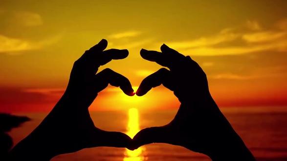 《爱在身旁》作者:歌德 这首诗描述了作者在不同场景下对爱人的思念和渴望,表达了对爱人的深情和爱意。#朗读#朗诵#爱在身旁#歌德#为你诵读@宋雨老师