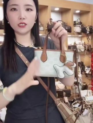 #小菜篮包#手提单肩斜挎包#女士包包#莫妮卡奇奇新款经典小菜篮女士#经典百搭款。