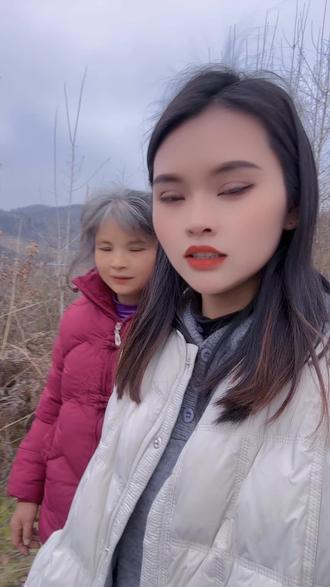 又提着几十块钱的东西来许几百万的愿了