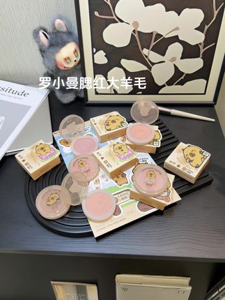 啊哈哈!我竟然也薅到!#罗小曼腮红 的大羊毛啦!这次真的放大招了!居然才这个价就到手两盒!关键素颜上脸都好看的嫩妹色谁能拒绝啊!#腮红#彩妆 #甜妹腮红 #平价彩妆