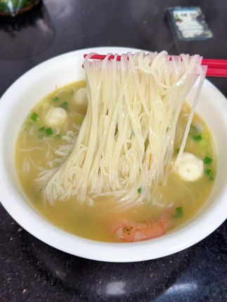 不吃不知道,罗秀米粉有多妙!桂平好水好米,18道老手艺慢工出细活。柔韧弹牙爽歪歪,手工粉细又薄,下锅就熟!地道好味,等你来尝!#广西特产 #家乡的味道