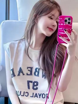 露思:矿泉水怎么也没了呀#赵露思#赵露思同款 #矿泉水 #多喝水 #赵露思推荐