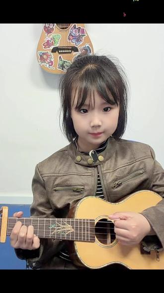 #母亲节 #妈妈的小棉袄 特别的日子,给大家弹个特别的歌🎵#亲爱的你啊 #尤克里里弹唱