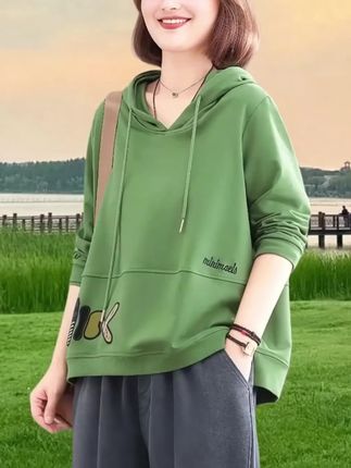 春秋韩版宽松长袖连帽套头卫衣! 姐妹们,2025春秋新款韩版长袖连帽套头卫衣来啦,谁穿谁好看!宽松大码设计,肉肉统统隐形,对各种身材超友好。精致绣花细节满满,增添独特文艺感。日常搭配牛仔裤或裙子,休闲又时髦,轻松拿捏韩系慵懒风 !#谁穿谁好看 #春秋新款 #宽松版型 #卫衣 #减龄显瘦穿搭