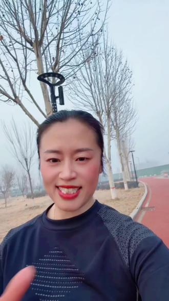 1. 马到成功
2. 马上有福
3. 马踏祥云
4. 马跃前程
5. 马运亨通
6. 马不停蹄,好事连连
7. 马年腾飞,万事顺遂
愿您新的一年如骏马奔腾,昂首向前!🐎✨