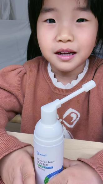 孩子2岁就要开始涂氟了,用#袋鼠杰克氟化泡泡 在家就能涂氟,和外面涂氟是一样的,5分钟就能搞定,真的方便#涂氟 #保护牙齿 #在抖音入手的好东西