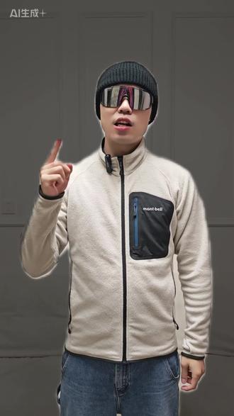 作为重装徒步爱好者,这次滑雪之旅属实是挑战新领域。装备上自然不能马虎,攻略翻了无数篇,最终入手了这款很多人推荐的——Burton AK Swash 滑雪服。
🔹 Burton AK 系列,本就是为严苛雪山环境打造的高性能线。而 Swash 作为其“入门款”,既延续了专业基因,又对新手非常友好。
🔹 版型剪裁真心优秀,活动自如不臃肿,上身依然利落有型。
🔹面料采用 GORE-TEX 2L,防水透气没得说,AK 系列的标配水准。
🔹内填 Primaloft® 银标保温棉,怕冷星人也能安心续航
🔹值得一提的 Living Lining 智能内里,能随体感温度调节,保持身体干爽恒温。
细节也处处是巧思:
✅腰部防风裙、兼容头盔的大风帽
✅单手可调的嵌入式抽绳系统
✅腋下超长透气拉链,快速散热排湿
✅还有带拉链的保暖多媒体口袋
颜色选择也很多,从低调到亮眼都有(不少热门色已断码🫢)。
总结来说,Swash 在版型、防护、保暖与细节上都体现了 Burton AK 的扎实功底。如果你是刚入坑滑雪,想要一件可靠又帅气的雪服,它值得列入清单。
#滑雪装备 #滑雪#BurtonAK #滑雪新手 #滑雪穿什么