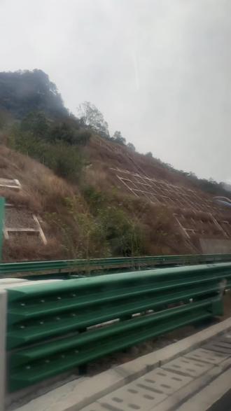 今天是真的要走了,我要去城市当牛马了,再见了我美丽的大山#返岗 #高速 #回程路上