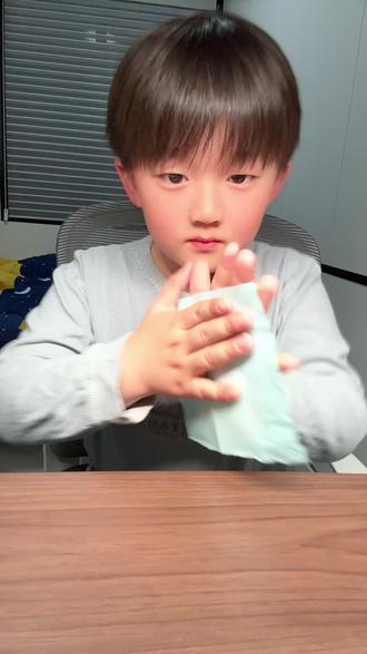 #创意手工折纸 #潦草的手工 #
费了九牛二虎之力,折出了一个潦草的纸船🤓🤓