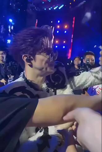 薛之谦广州站一开结束,没抢到票的谦友不要着急,还有二开。#薛之谦#薛之谦演唱会#演唱会