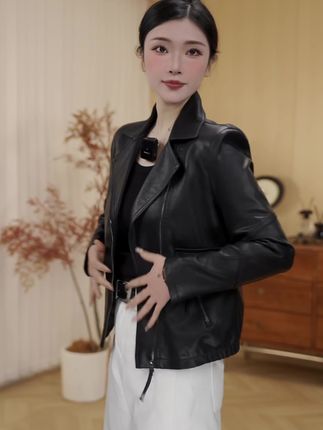 总以为时间过得很慢,转眼又是一年秋#皮衣#穿搭 #气质皮衣