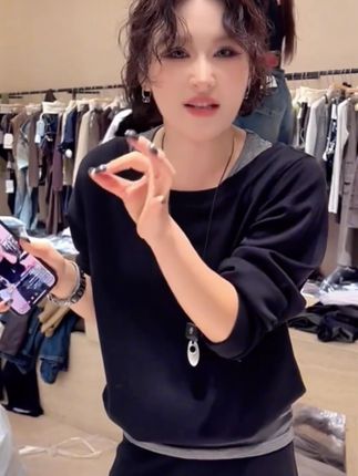 韩系女装设计感黑色假两件斜肩上衣半身长裙宽松显瘦春秋气质套装 #时尚穿搭时尚穿搭时尚 #高级感穿搭 #时尚搭配服装 #潮流时尚穿搭 #气质美女穿搭