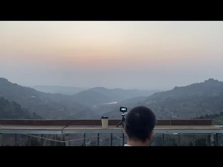 2026.02.21(周六)在龙泉山迎接日出,是一场与城市共醒的浪漫仪式。晨光穿透薄雾,将天际染成金红,整座成都城在脚下缓缓苏醒,构成一幅流动的画卷。