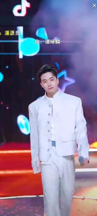 彩虹唐SS、S级主播才艺表演,各有特色,各有千秋,高端👍#彩虹唐#优秀主播#才艺表演 #出彩@🌈唐艺(今晚7点海澜飞马梦想舞台) @唐艺起去远方 @🌈唐二¹²⁸⁸(唐艺团队万能主播) @豚豚🐬小公主(2月3号下午一点年货节) @杨昊📯 彩红唐全能王者 @小艾❤️⁹²¹³2月5号下午一点年货专场 @王旺旺🐶(唐艺团队🌈舞蹈队长) @七歌149🎄1月31号晚9点四周年庆 @大大☁️929(彩红唐149) @朵朵baby🍎⁷²⁶(彩红唐168) @🌈小八