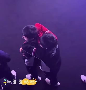 可爱、快乐的哥俩🏓️
头头的洁癖对外不对内🏓️