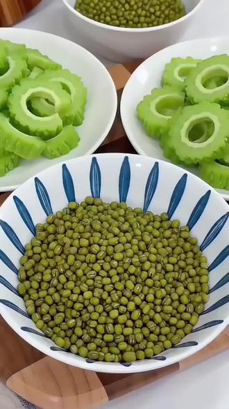 夏天 夏天苦瓜绿豆汤 #我的厨房日记 #煲汤 #苦瓜#绿豆 #dou上热门