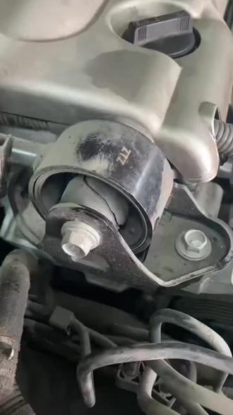 车身抖动,有可能是发动机机脚问题#汽车保养与维修 #