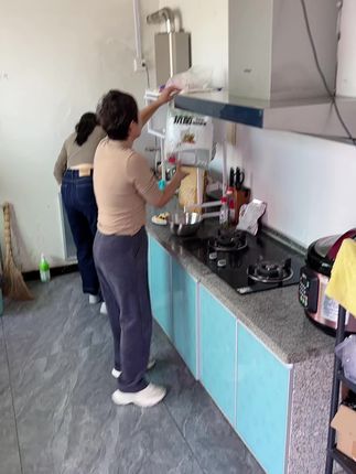 视频同款保鲜膜套9块9到手一袋五百只,需要的朋友们拍去吧。