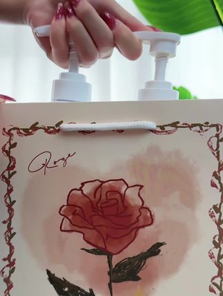 #洗发水推荐 #香水洗发水#去屑止痒 #洗护好物 #控油蓬松 比香水还香超好用的洗发水,香味真的绝了