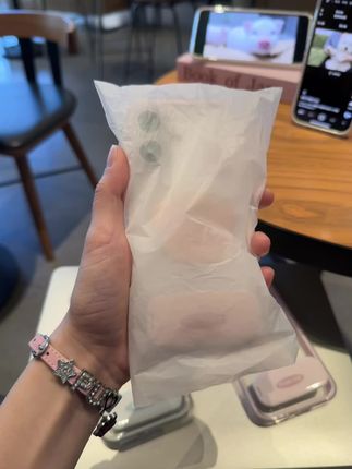 粉粉的猪🐷西高地支架壳壳!也太可爱了吧!好朋友送我!#这个手机壳真的长在我心巴上了 #是时候安排一下了 #快分享给你的好友 #闺蜜同款手机壳