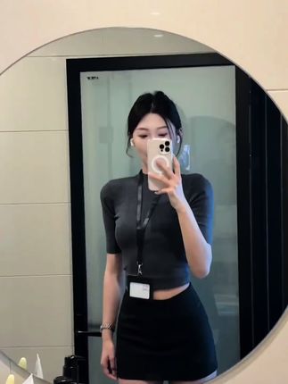 #早秋显身材平价上衣合集 #谁穿谁好看 #高级感穿搭 #无限回购的宝藏单品 #张予曦毕雯珺真拍了红裙抱