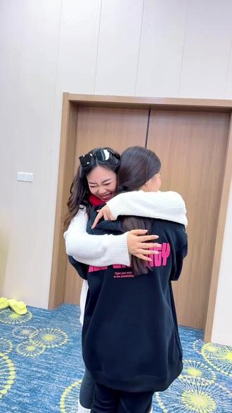 南京集训的日子,满是大家的汗水与坚持~ 不远千里奔赴而来,添一份温暖与安心。愿这份陪伴与指导,成为他们集训路上的小力量,每一份付出都能不负热爱,稳步前行✨都值得被用心对待#艺考#舞蹈老师 #沛县#一代天骄艺校