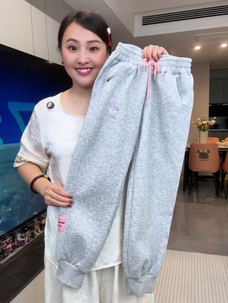 通码都是10几块,一杯奶茶钱就能给孩子买个高品质的卫裤! 星黛露卡通孩子穿上高兴到飞起,品质版型绝绝子,刷到的妈妈们,赶紧去拼手速#卫裤 #卫裤搭配 #儿童卫裤 #女童卫裤 #百搭裤子