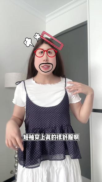 叠穿搭配,波点吊带加白色短袖,特别舒服的面料#波点吊带 #短袖 #夏季穿搭 #夏日清新风穿搭