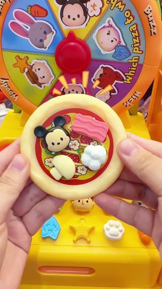 过家家主理人🍴🍕制作迪士尼松松披萨🧑🍳 #这也太可爱了吧 #迪士尼披萨美食家 #goldlok